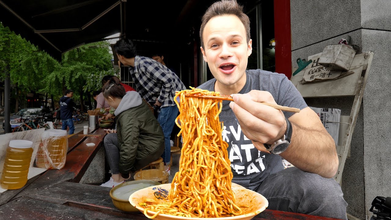 Dan Dan Noodle Street Food Tour in Sichuan
