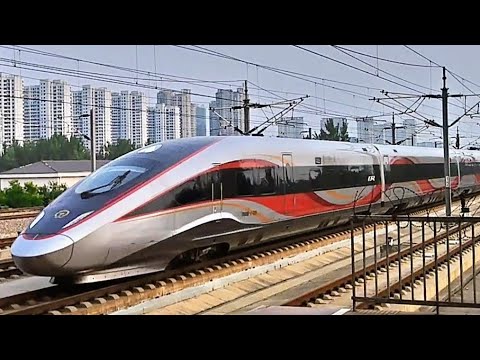 350 km/h Non-Stop Through a Station: Incredible Chinese High Speed Rail at Full Speed