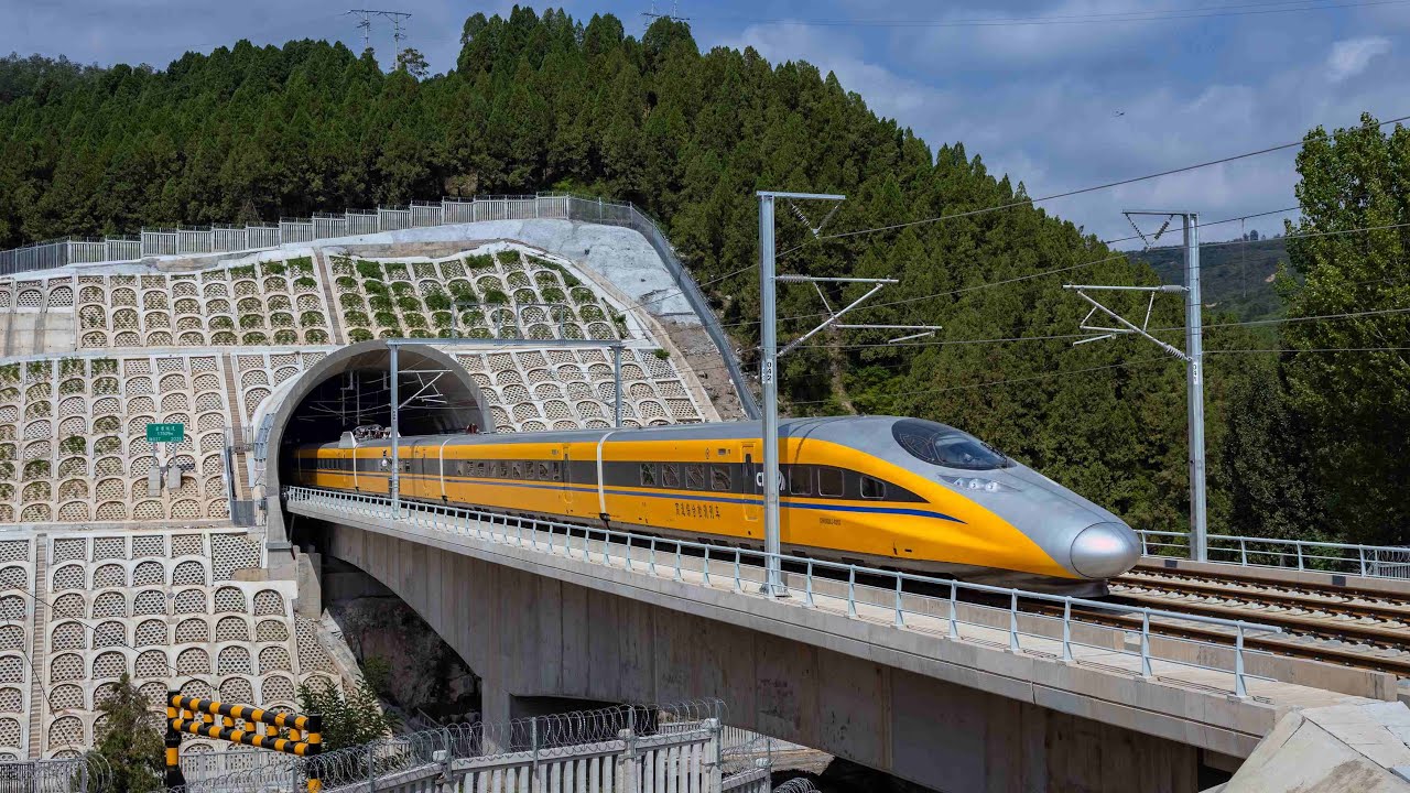 China High-Speed Rail Network Surpasses 50,000 km as New Line Opens
