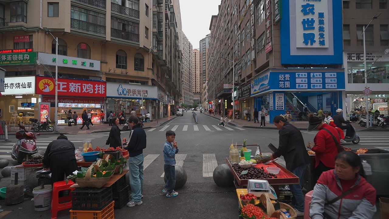 Walking Tour of a Chinese County Town: Longli, Guizhou — Real Street Life in 4K