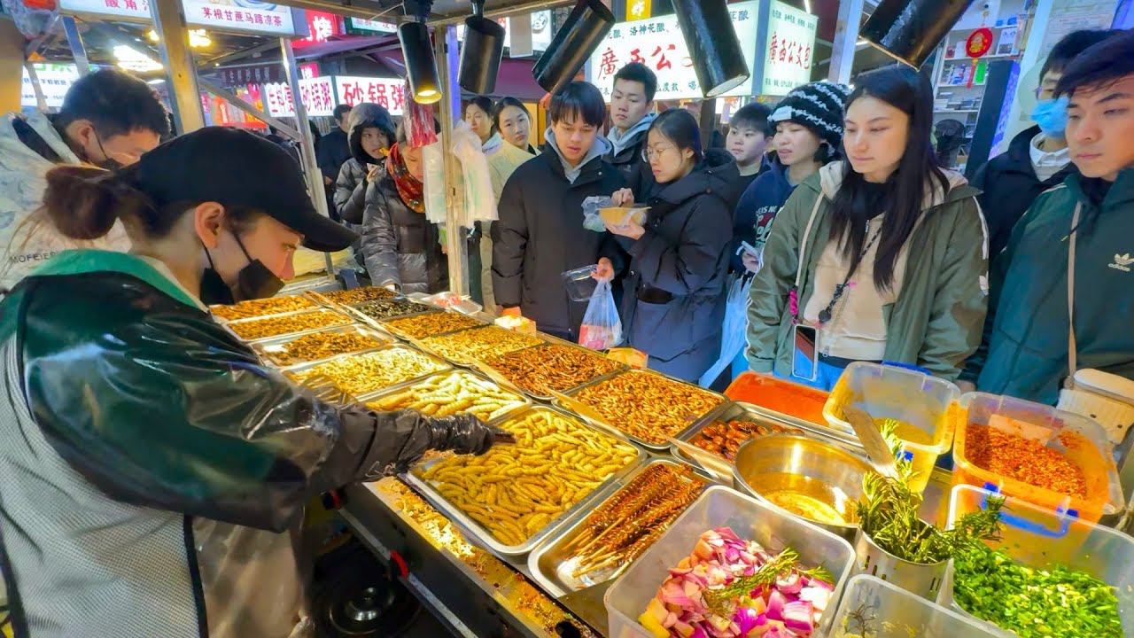 Southern China Street Food Paradise: What Locals Eat as Night Falls